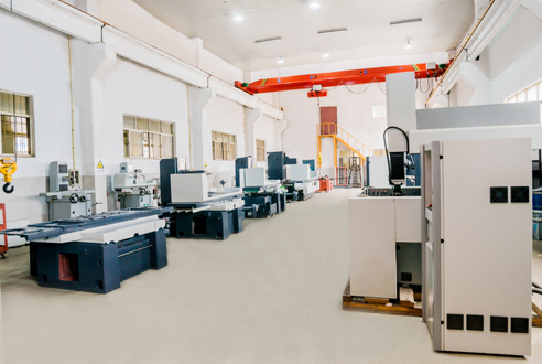 大型超精密精密磨床生產(chǎn)車間3.jpg
